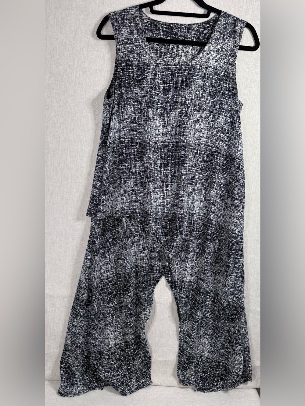 Sleeveless Black & White Marled Tunic Top